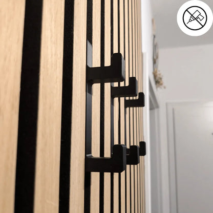 3D-gedruckte Haken aus PLA für Akustikpaneele. Modell 'Dual Kantig' in Schwarz, Montage ohne Bohren.