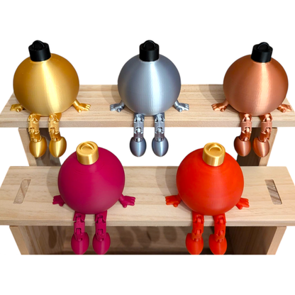 Weihnachtskugel mit Flexi-Beinen – Christbaumschmuck